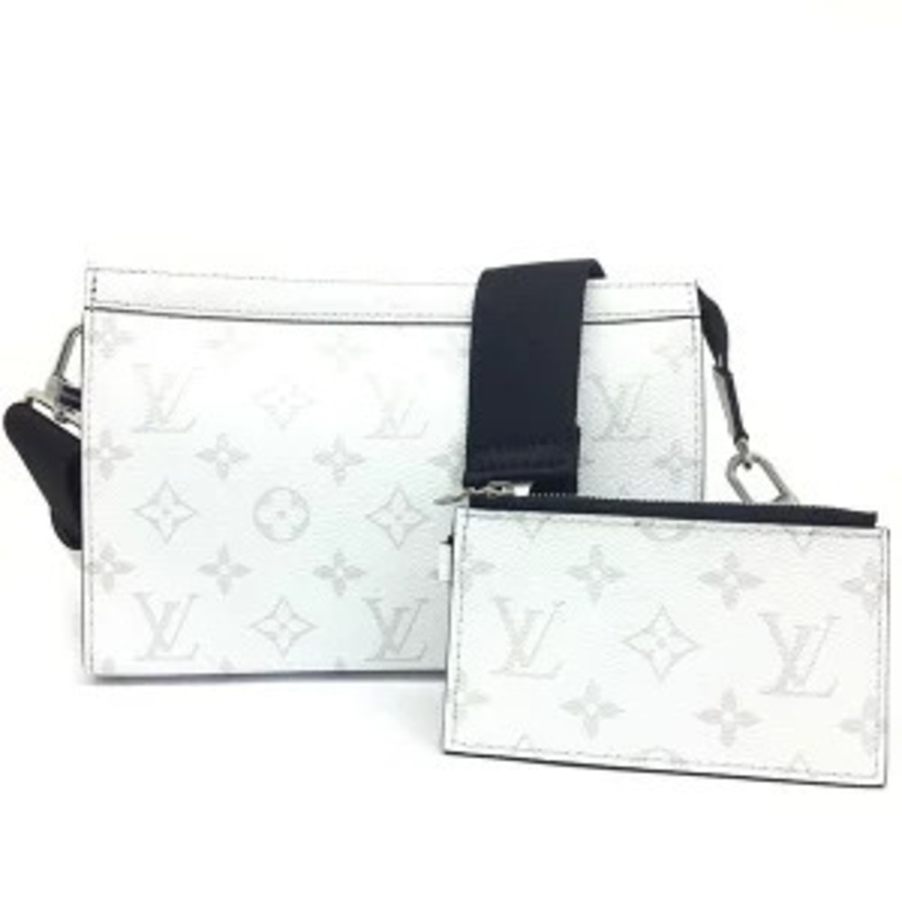 LOUIS VUITTON Gaston Wearable Wallet Shoulder Bag Taiga Monogram
